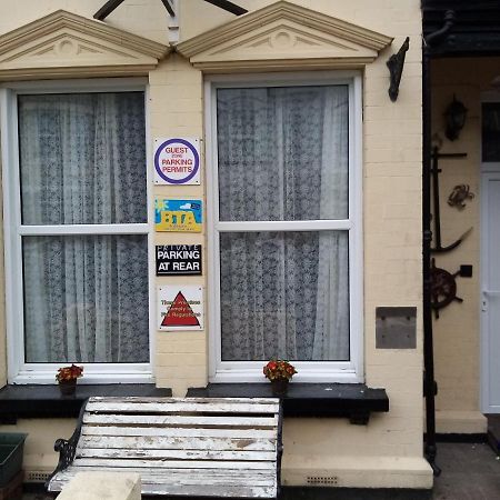 Puffin Holiday Apartments Бридлингтън Екстериор снимка